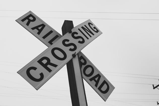 https://www.pexels.com/photo/grayscale-photography-of-railroad-crossing-signage-981294/