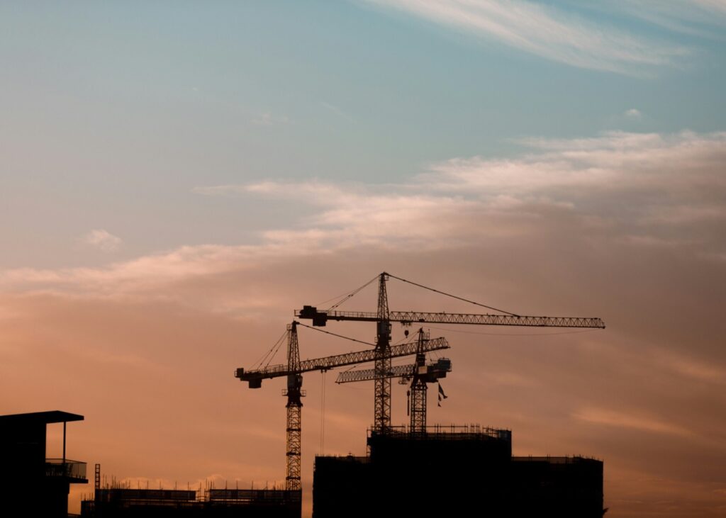 https://unsplash.com/photos/three-tower-cranes-a7xke_rxZRs